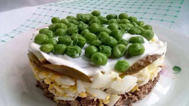 Салат с горошком