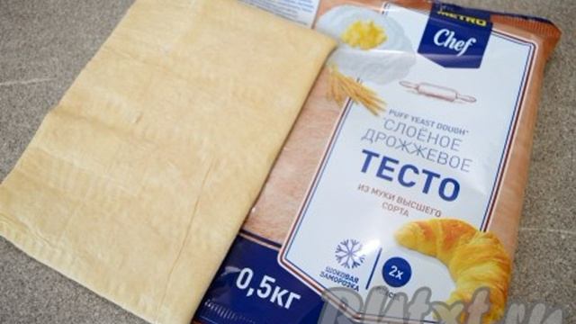 Язычки из готового слоёного дрожжевого теста с сахаром