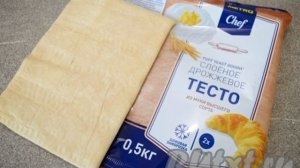 Язычки из готового слоёного дрожжевого теста с сахаром