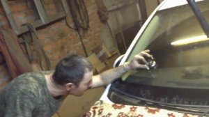 Ремонт трещины лобового стекла.