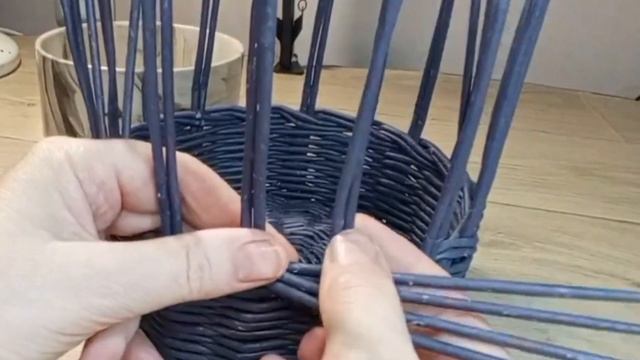 Обратная и прямая веревочка сдвоиными газетными трубочками. Плетение из газет.