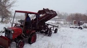КМЗ 012 с самодельной самосвальной телегой