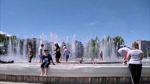 У фонтана на набережной.mp4