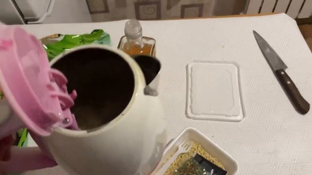 Заварил Доширак разными напитками/алкоголем/это было вкусно/НЕТ смотреть онлайн