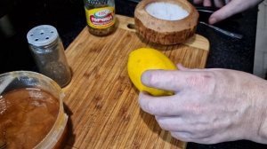Салат с КРЕВЕТКАМИ, АВОКАДО и МАНГО. Фишка в СОУСЕ!!! Быстрый  и простой рецепт!