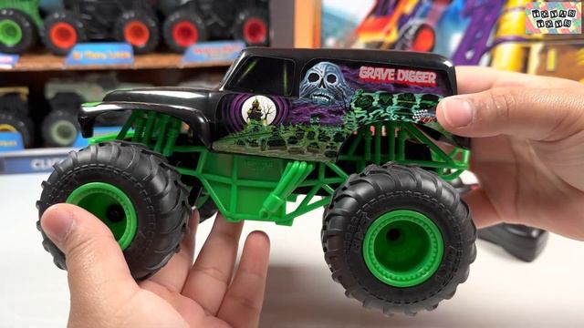 Monster Jam Trucks Collection Unboxing Review | Monster Truck Big Air Challenge смотреть онлайн