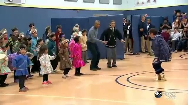 Барак Обама исполнил народный танец | Barack Obama dances