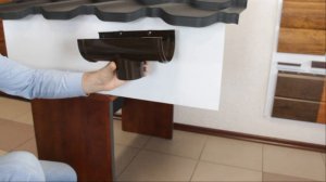Как обойти широкую лобовую доску при монтаже водостока