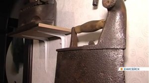 Житель Енисейска собрал коллекцию редких утюгов: на одном из них изображен Лев Толстой