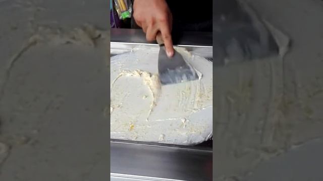 Приготовление мороженного во Вьетнаме.      Making ice cream in Vietnam. смотреть онлайн