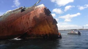 Затонувший корабль Крым
