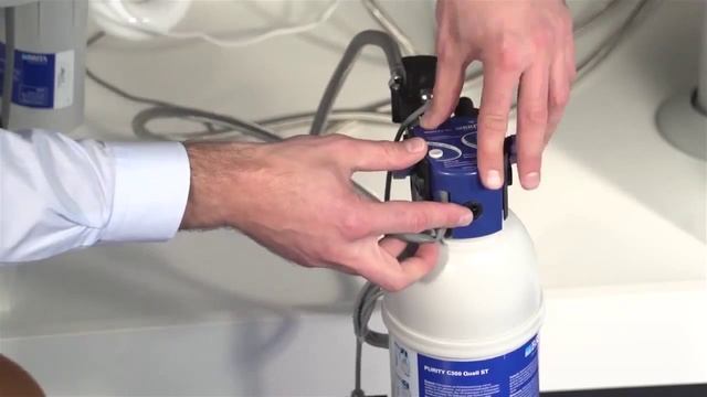 Замена картриджа фильтра Brita purity C