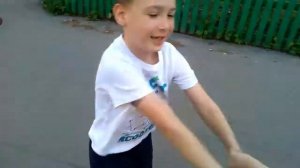 Кирил неудачно упал с самоката