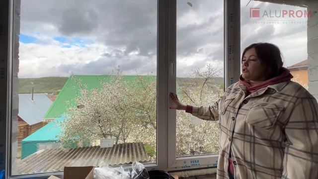 Гостиная со вторым светом и панорамным остеклением