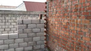 Как перевязать перегородку к существующим стенам?!