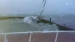 На Новороссийск и окрестности обрушилась бора