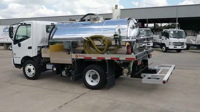 HINO 300 XZU720L-WKFTTW3 4х2 (БАЗА 3,87) - ассенизационная машина 8,0 т., с цистерной ЛКТ-4АЦЛ смотреть онлайн