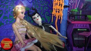 Видео для девочек Рапунцель волшебные волосы, Рапунцель лечит Малефисенту Мультик с куклами