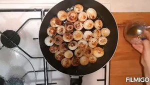 Карамелизированный лук, оооочень вкусно.