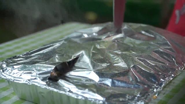 小雨做錫紙花甲米線，淋上秘製剁椒香辣醬，鮮美無比吃得湯都不剩【市民朱小雨】