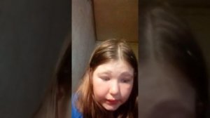 приклеила на клей момент накладные ногти!?????