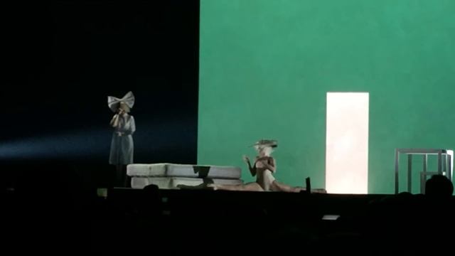 Sia - Chandelier  - Live  Oracle Arena 10.01.16