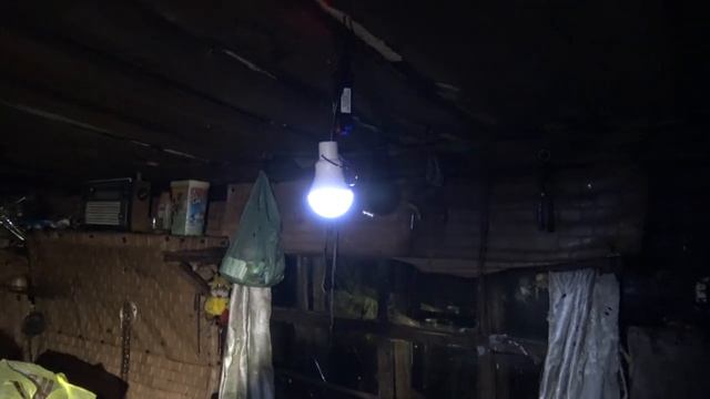 ? Нашли заброшенное зимовье, внутри и снаружи зимовья, ночуем в этом зимовье