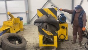 Вырыватель бортового кольца, гидравлическая выдерга. Удаление бортовых колец из изношенных шин.