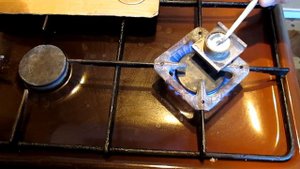 Удобный тигель для лужения выводов и провода.