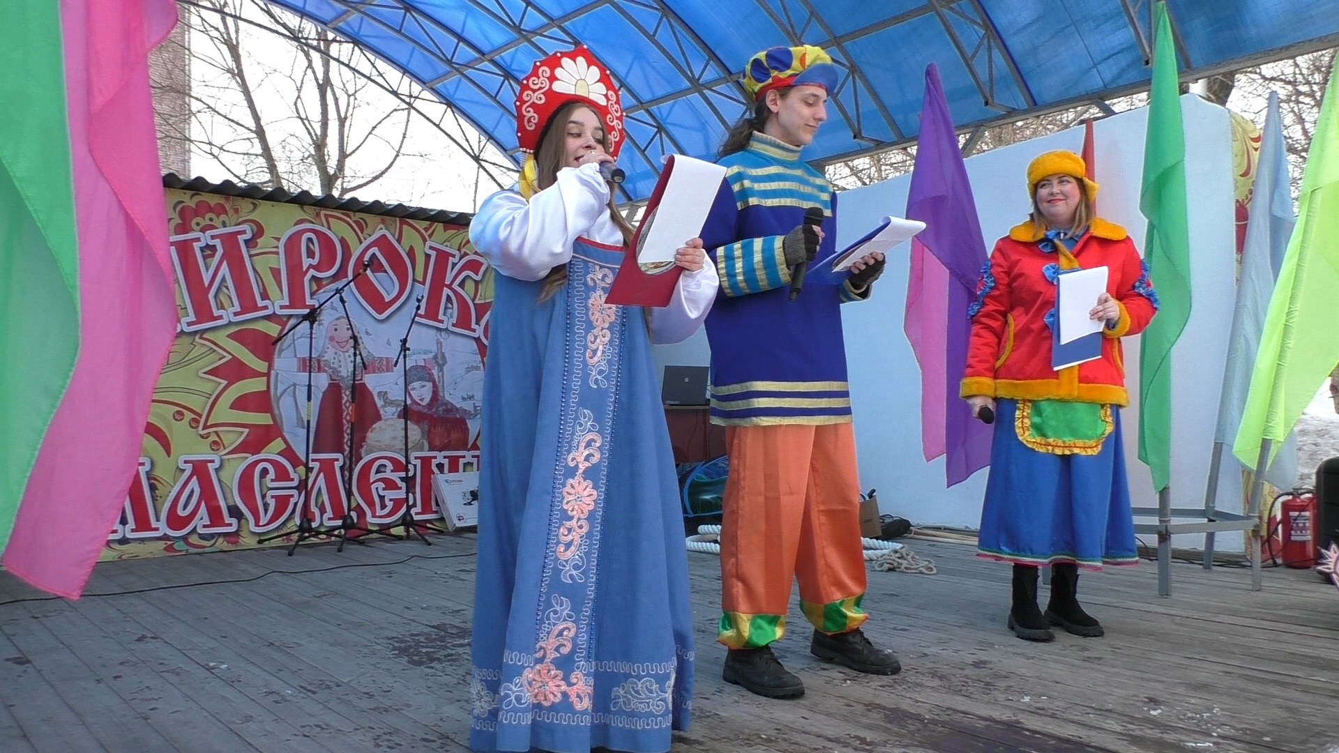 В городском парке прошли народные гуляния "Масленичные потехи" смотреть онлайн