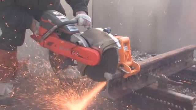 Рельсорез Husqvarna K1260 Rail в действии
