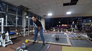 Тренировка Чемпиона Иван Денисов гиревой спорт. Упражнения с гирей.