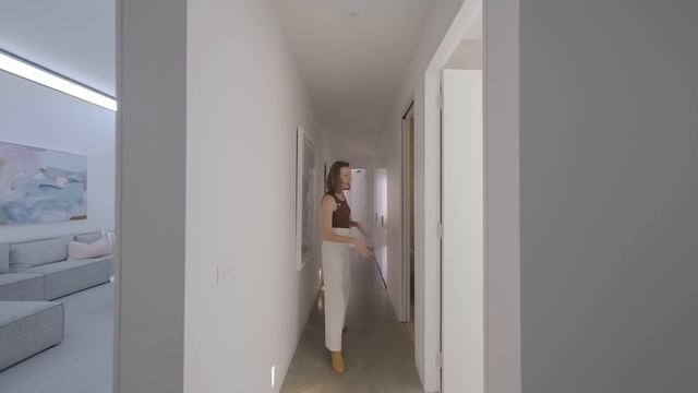 Playful, Unique Interiors Concealed by a Sophisticated, Dark Facade (House Tour) смотреть онлайн