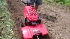 Мотокультиватор Honda FF 500 в работе
