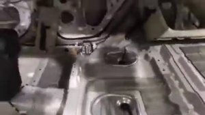 Владелец этого Мицубиси Аутлендер пожаловался на обилие шума в салоне. Почему так