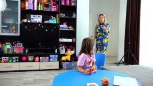 Мама Запретила Игрушку! Амелия не хочет, чтоб мама искупала Мишку!