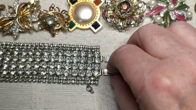 155. Небольшое видео о ремонте винтажной бижутерии