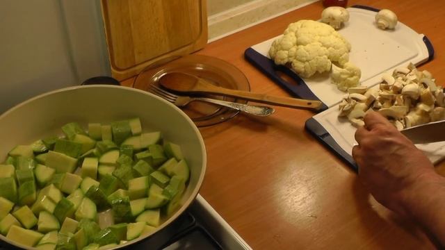 Баранья лопатка запечённая с чесночным рагу..Просто, очень вкусно! смотреть онлайн