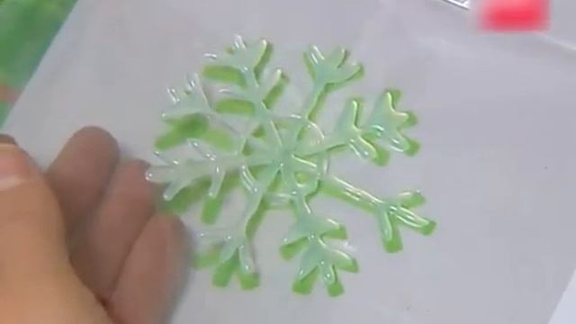 Снежинка из клея, блёсток и страз / ПОДЕЛКА НА НОВЫЙ ГОД СВОИМИ РУКАМИ смотреть онлайн