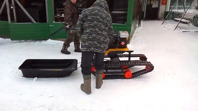 Мотоблок Целина цена 50 000 р. + гусеничный модуль цена 42 000 р.