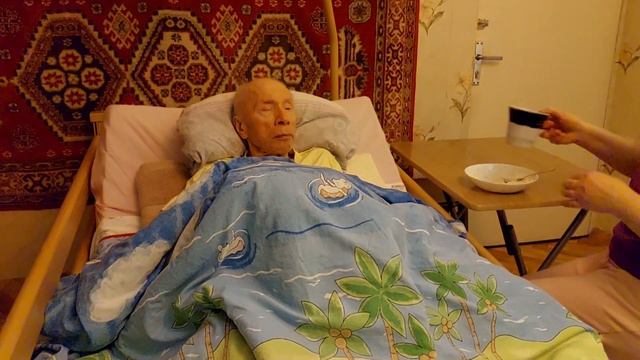 Деменция/Обед/Кормление лежачего больного/папа плохо кушает