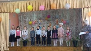 "Поцелую маму" - песня в исполнении старшей группы Детского сада.