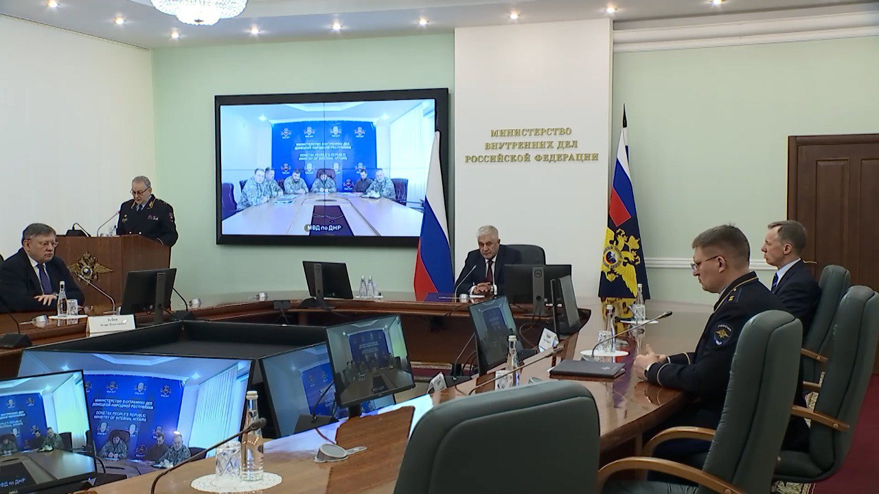 Владимир Колокольцев поздравил руководителей подразделений с присвоением специальных званий