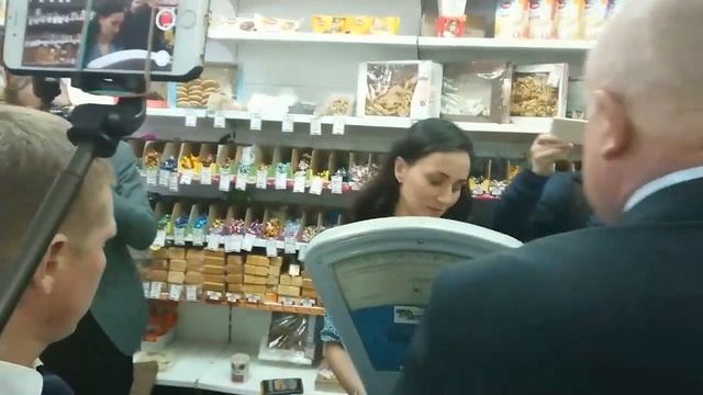 Беловские продавцы рассказали Сергею Цивилеву о "напряженной" жизни народа смотреть онлайн