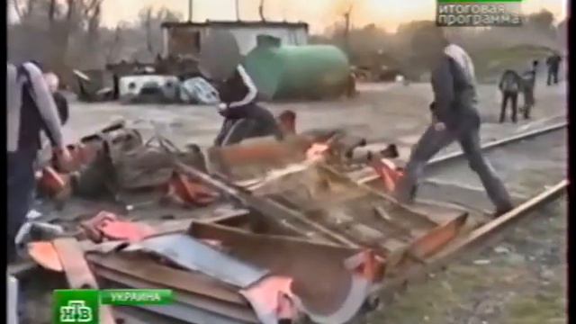 Жители Восточной Украины препятствуют украинской армии. смотреть онлайн