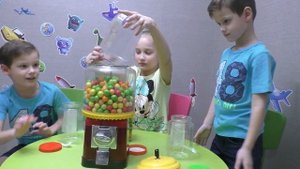 Жвачки. Едим 600 жвачек разных цветов и разного вкуса. Автомат для жвачек. machine for bubble gum