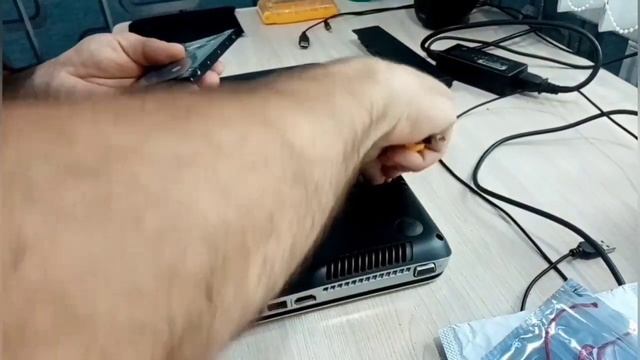 Как заменить в ноутбуке HP Pavilion 15, hdd диск на ssd.Ускоряем ноутбук..mp4