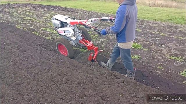 РАБОТА САМОДЕЛЬНОГО ПЛУГА С РЕВЕРСНЫМ ПЕРЕКЛЮЧЕНИЕМ. смотреть онлайн