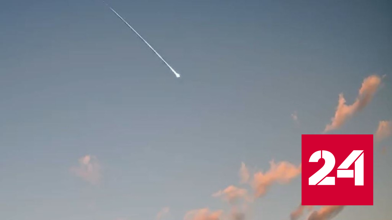 Яркие метеоры в небе над Японией сняли на видео - Россия 24