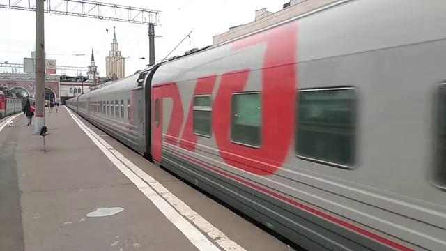 ЧС7-057 с поездом 060 "Тюмень" Москва - Нижневартовск смотреть онлайн